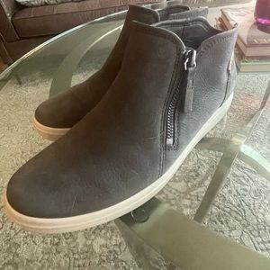 Ecco Soft 7 Women’s Side Zip Bootie Dark Shadow